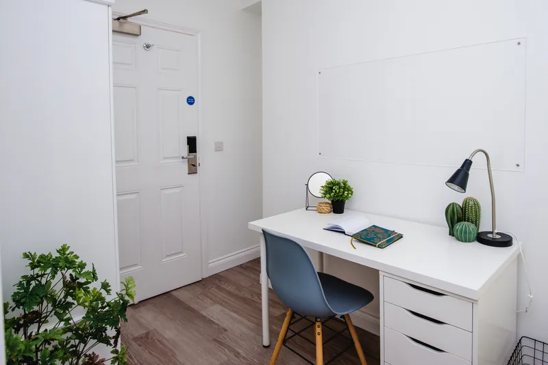 Flat C, 25 Lister Gate - Luxury 5 Bed City Centre Apartment - Thumbnail 9